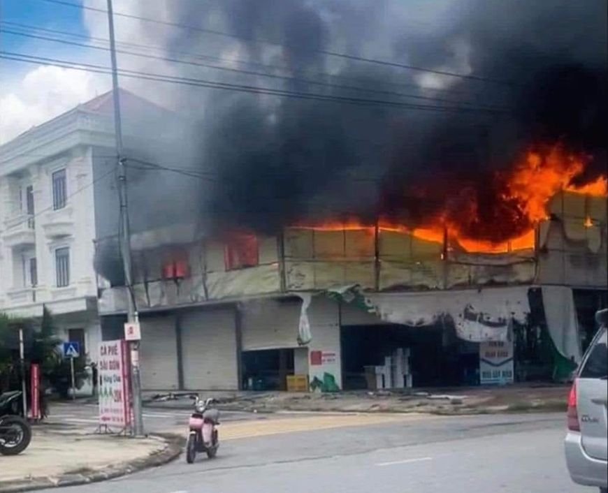 Cháy kho chứa đồ ở Bắc Ninh, không có thiệt hại về người