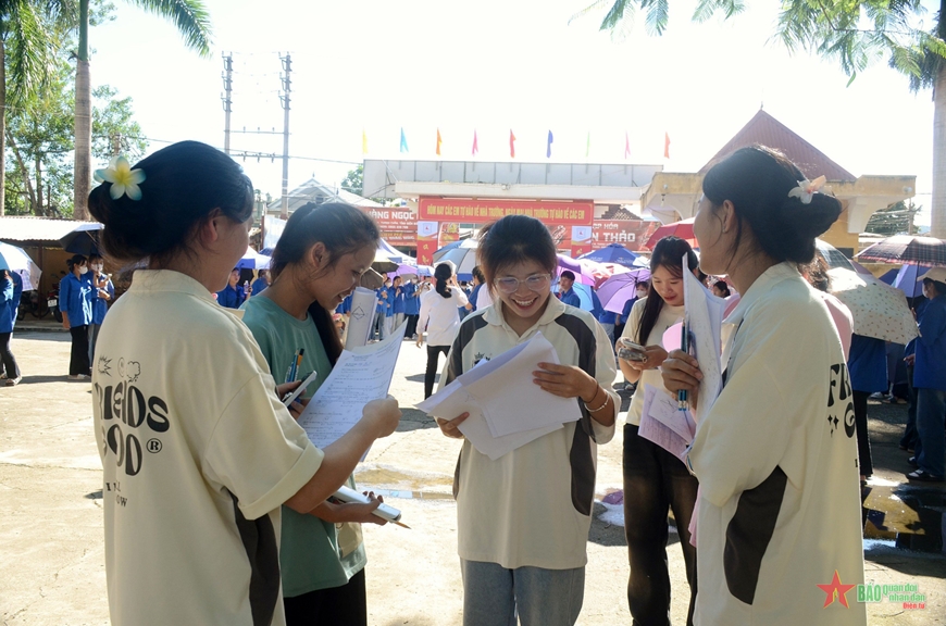 Điện Biên: Hơn 7.200 thí sinh hoàn thành ngày thi đầu tiên thi tốt nghiệp THPT 2024