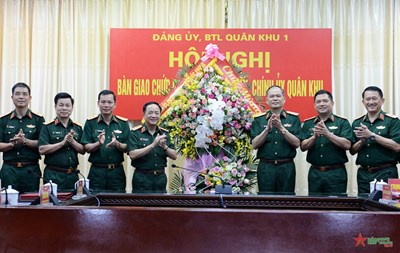 Gallery - 	Hội nghị bàn giao chức danh Bí thư Đảng ủy, Chính ủy Quân khu 1