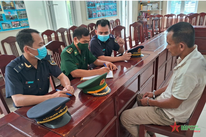 Bắt giữ đối tượng tàng trữ trái phép chất ma túy trong xe đầu kéo