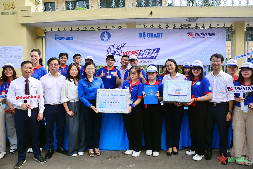 TP Hồ Chí Minh: Nét đẹp sinh viên tình nguyện tiếp sức mùa thi