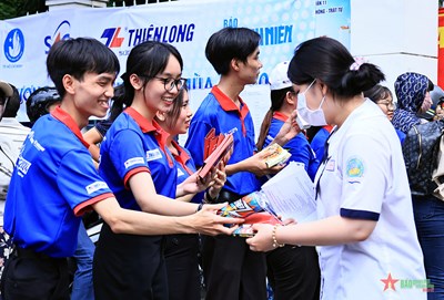 View - 	TP Hồ Chí Minh: Nét đẹp sinh viên tình nguyện tiếp sức mùa thi