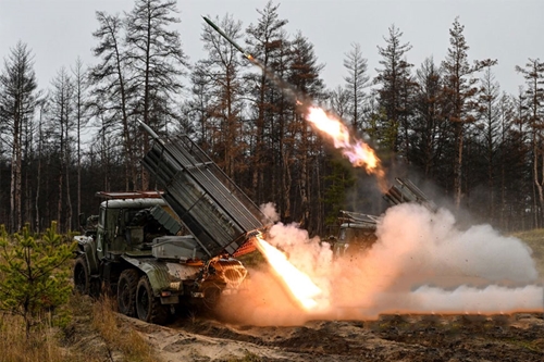Quân sự thế giới hôm nay (29-6): Nga tăng cường sản xuất đạn pháo và tên lửa