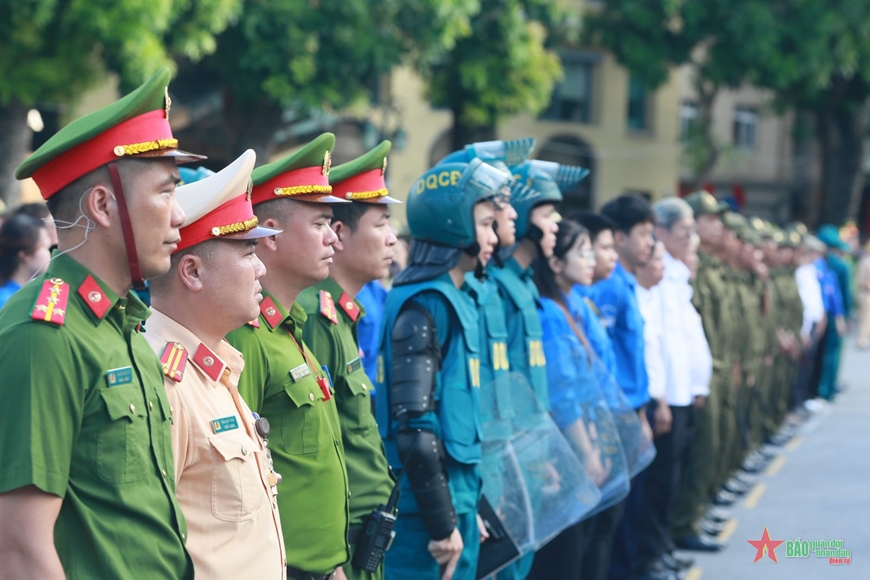 View - 	TP Hà Nội ra mắt lực lượng tham gia bảo vệ an ninh, trật tự cơ sở
