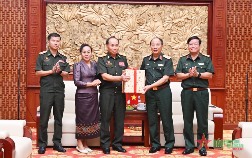 Đoàn công tác Bộ Quốc phòng Lào thăm Quân khu 4