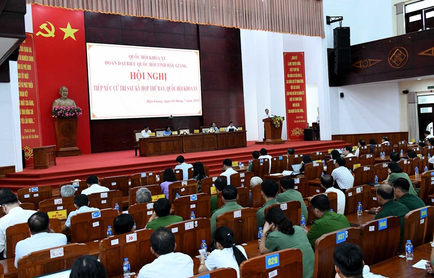 Chủ tịch Quốc hội Trần Thanh Mẫn tiếp xúc cử tri tỉnh Hậu Giang