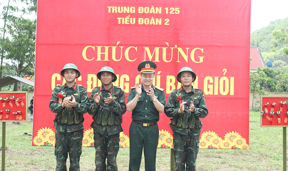 Tập trung thi đua hoàn thành tốt nhiệm vụ chính trị trung tâm