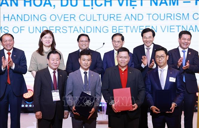 Thủ tướng Phạm Minh Chính dự Diễn đàn Xúc tiến du lịch và Hợp tác văn hóa Việt Nam – Hàn Quốc