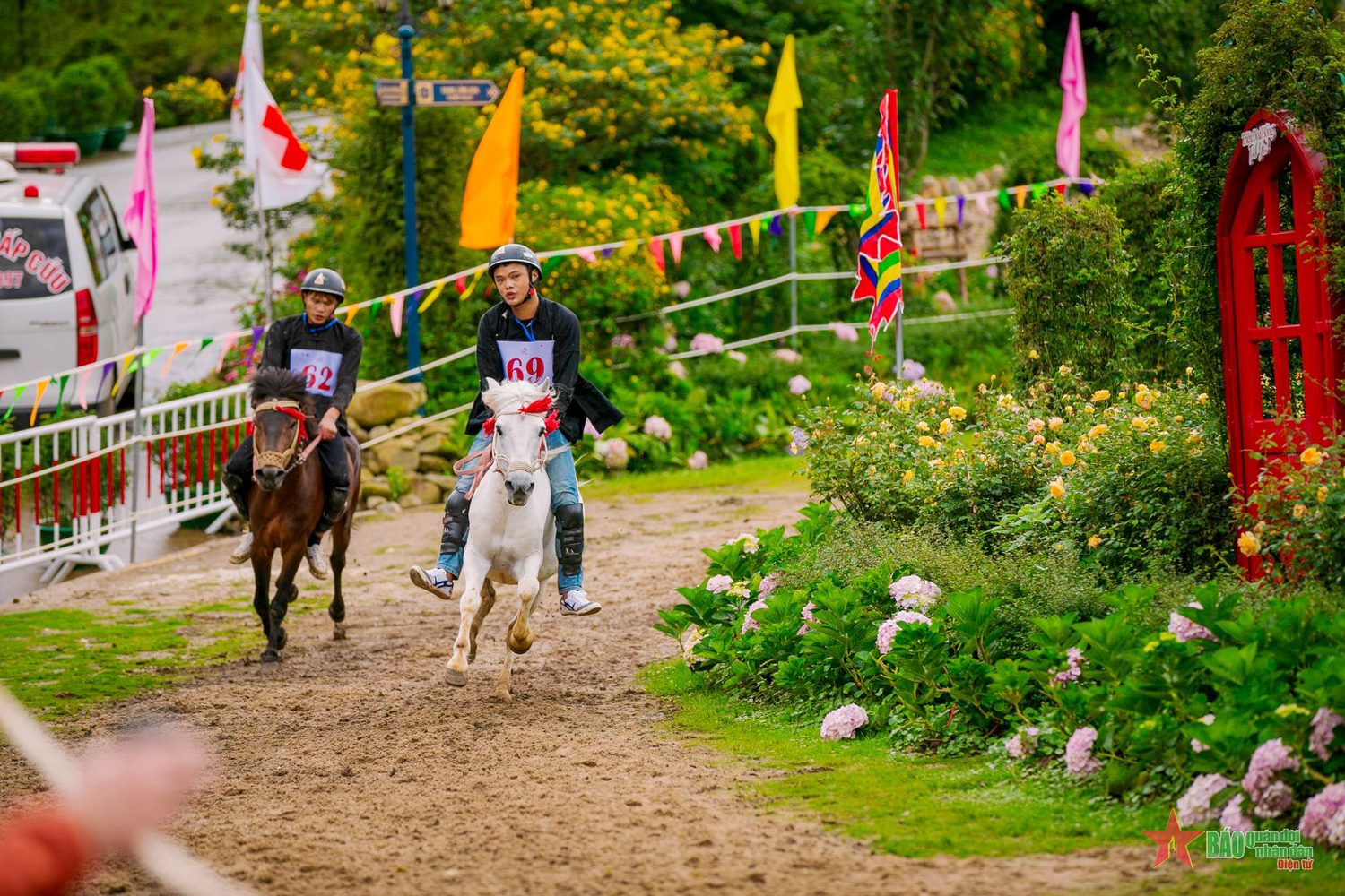 Sa Pa: Tưng bừng Lễ hội “Vó ngựa trên mây” lần thứ 7