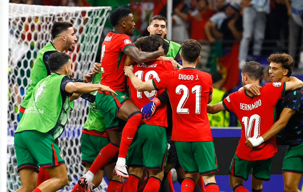 Video bàn thắng Bồ Đào Nha và Slovenia: Chiến thắng từ chấm luân lưu
