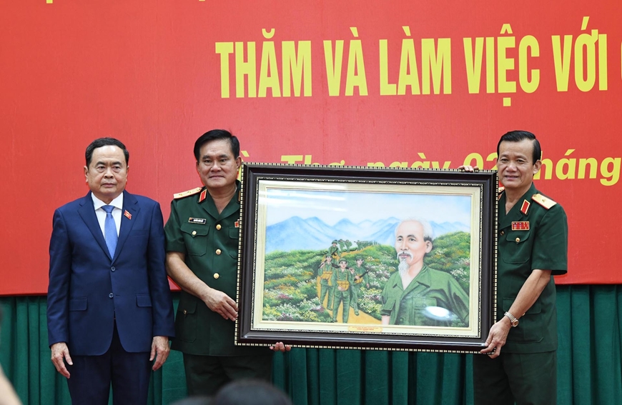 Chủ tịch Quốc hội Trần Thanh Mẫn thăm, làm việc với Quân khu 9