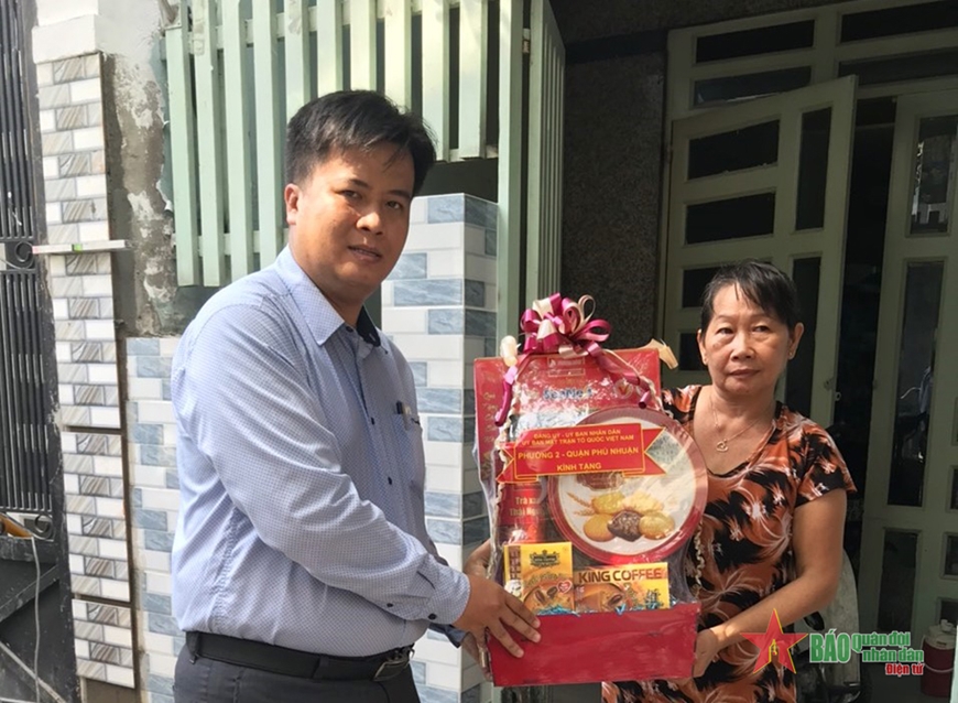 Thi đua xóa hộ nghèo, xây tuyến phố văn minh