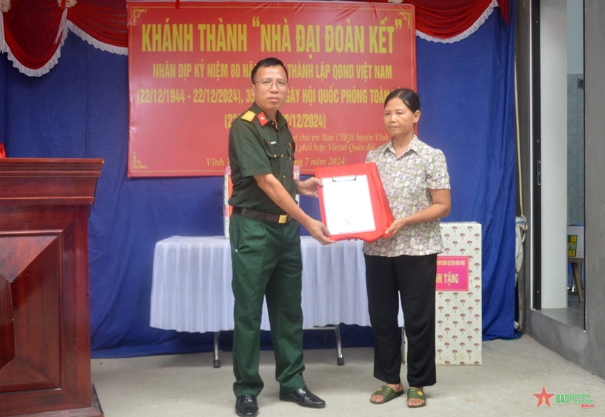 Trao “Nhà đại đoàn kết” tặng gia đình hộ nghèo trên địa bàn huyện Vĩnh Tường