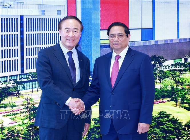 Thủ tướng Phạm Minh Chính thăm Tổ hợp bán dẫn của Samsung