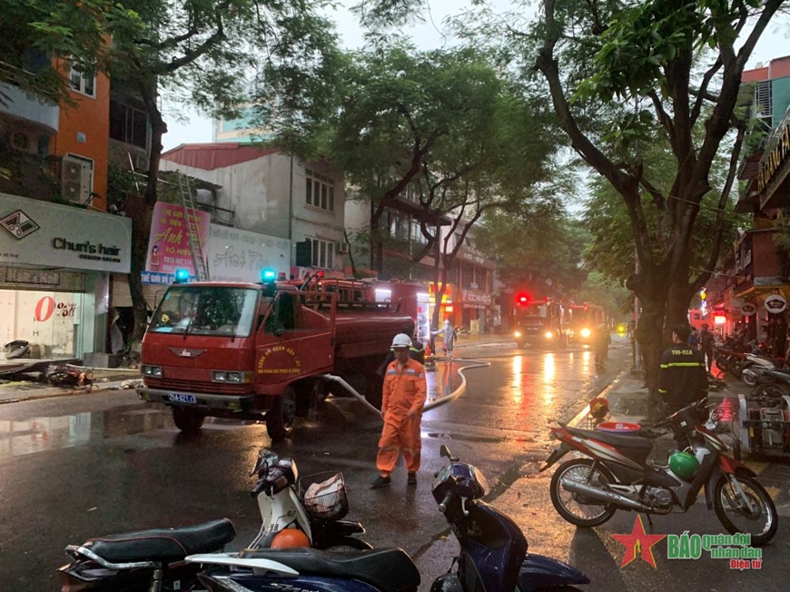 Hà Nội: Cháy cửa hàng kinh doanh đồ chơi, xe đạp, xe điện ở phố Tô Hiệu, Cầu Giấy