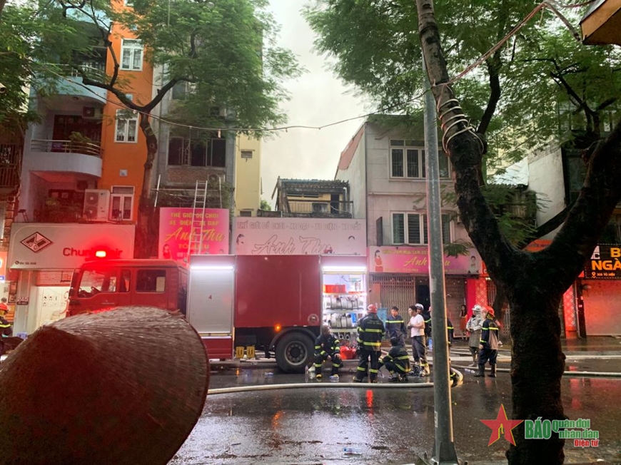 Hà Nội: Cháy cửa hàng kinh doanh đồ chơi, xe đạp, xe điện ở phố Tô Hiệu, Cầu Giấy