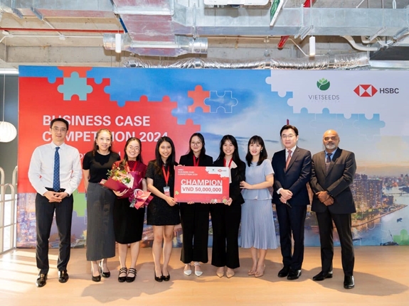 Nữ sinh từ chối 15 học bổng du học Mỹ, đặt cược vào ngôi trường “0 tuổi” và cái kết như mơ