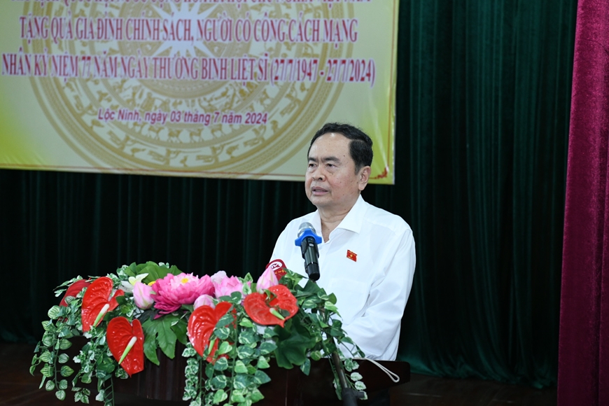 Chủ tịch Quốc hội Trần Thanh Mẫn thăm di tích lịch sử cách mạng, tặng quà gia đình chính sách tại Bình Phước