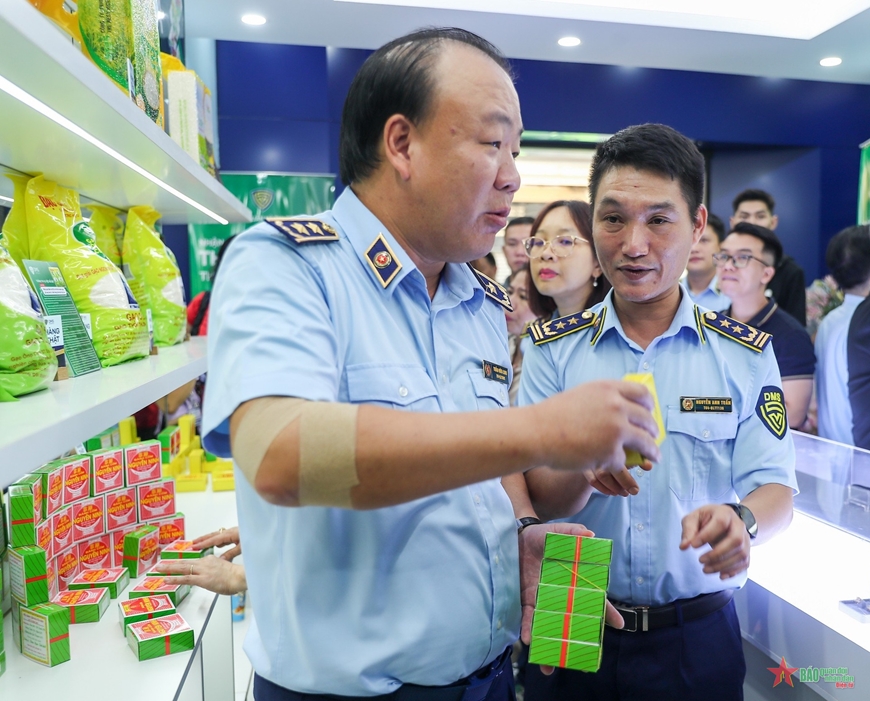 Mở cửa phòng trưng bày nhận diện hơn 400 mặt hàng thực phẩm thật-giả