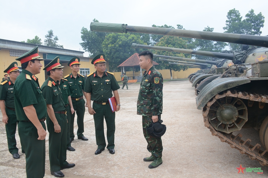 View - 	Bộ Quốc phòng kiểm tra toàn diện Lữ đoàn 202