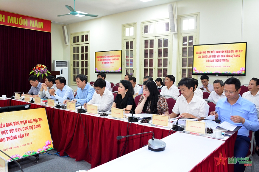 Tiểu ban Văn kiện Đại hội XIV của Đảng: Ngành giao thông vận tải tập trung tháo gỡ điểm nghẽn về thể chế, chính sách