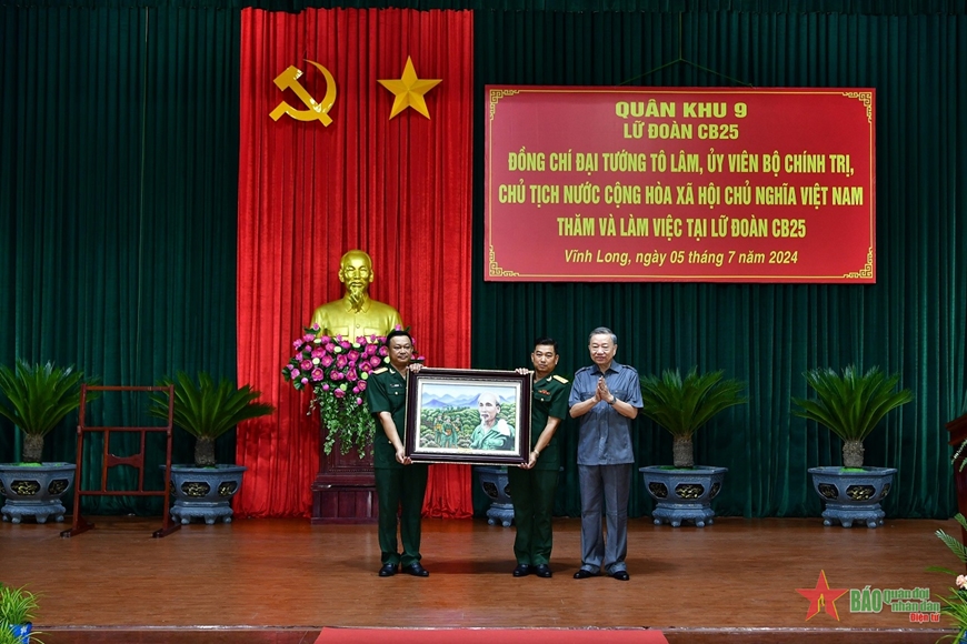 Chủ tịch nước Tô Lâm: Lữ đoàn Công binh 25 cần tiếp tục phát huy truyền thống vẻ vang của lực lượng vũ trang Quân khu 9