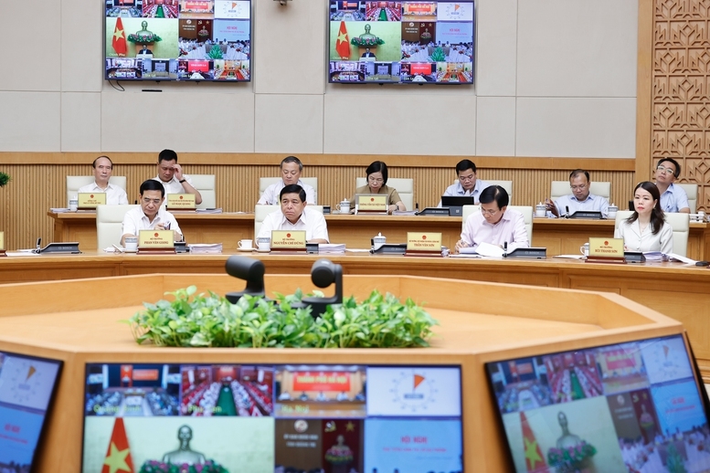Sản xuất, kinh doanh còn khó khăn; kỷ luật, kỷ cương có nơi chưa nghiêm; vẫn còn cán bộ, công chức sợ sai, đùn đẩy, né tránh trách nhiệm