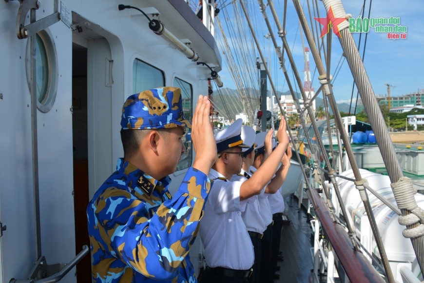 Tàu buồm 286 - Lê Quý Đôn rời quân cảng Nha Trang, lên đường thăm, giao lưu tại Indonesia và Brunei