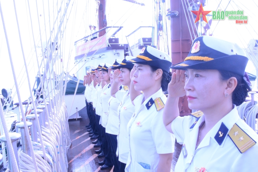 Tàu buồm 286 - Lê Quý Đôn rời quân cảng Nha Trang, lên đường thăm, giao lưu tại Indonesia và Brunei