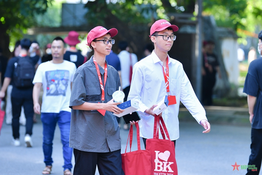 Hơn 2.000 sinh viên tài năng "dạm ngõ" Đại học Bách khoa Hà Nội