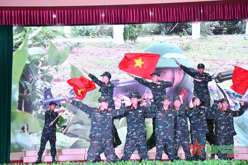 Tôn vinh “Những bông hoa Quyết thắng" trên quê hương Quảng Bình