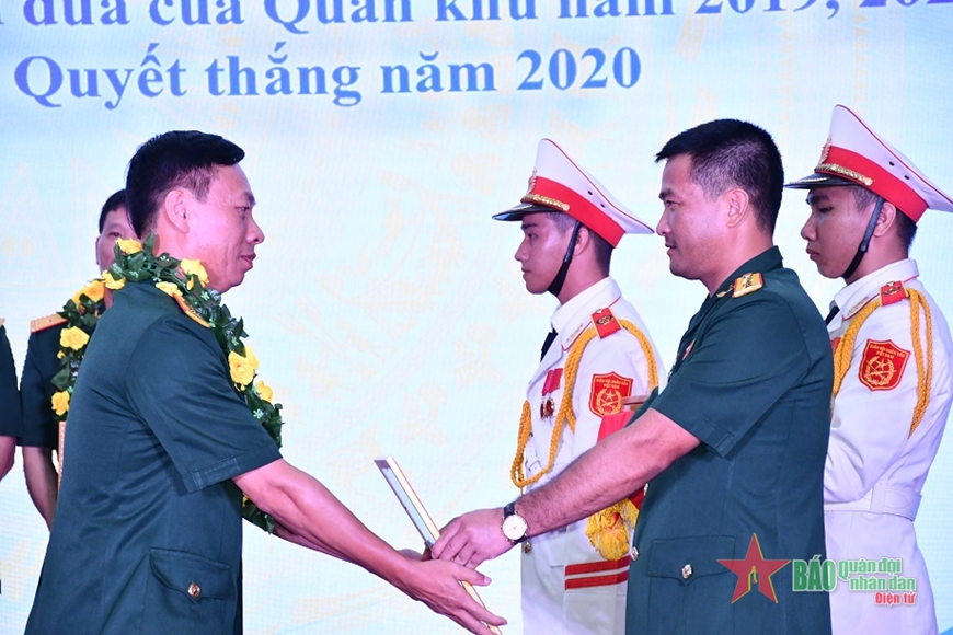 Tôn vinh “Những bông hoa Quyết thắng" trên quê hương Quảng Bình