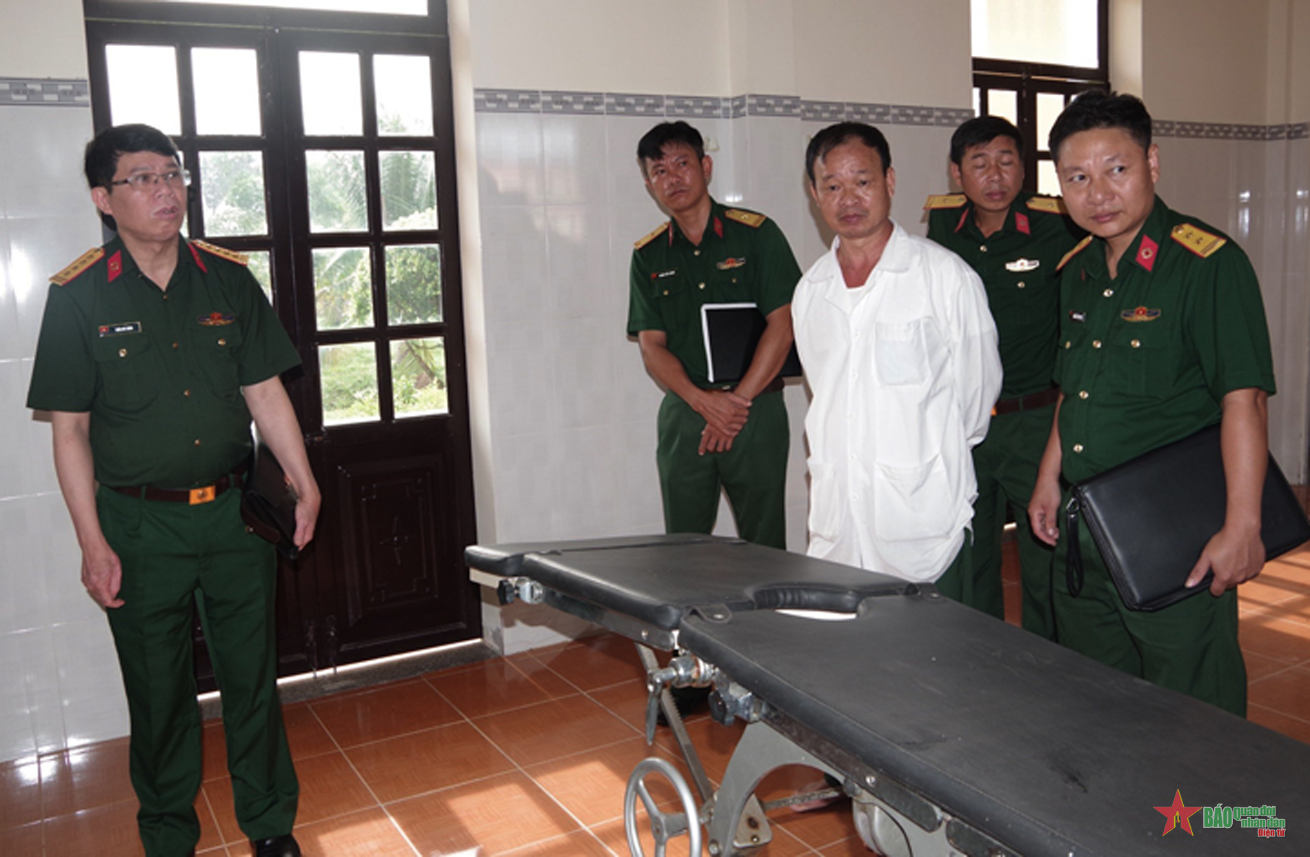 Cục Quân y (Tổng cục Hậu cần) kiểm tra tuyến bệnh xá tại Sư đoàn 5 (Quân khu 7)