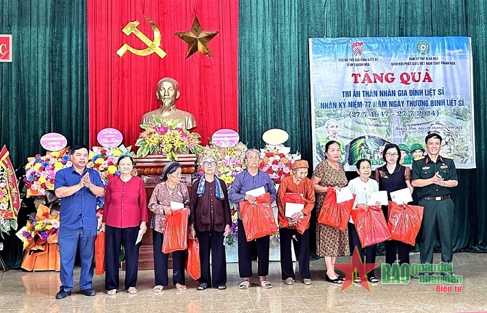 Thanh Hóa: Hơn 50 triệu đồng trao tặng thân nhân các gia đình liệt sĩ