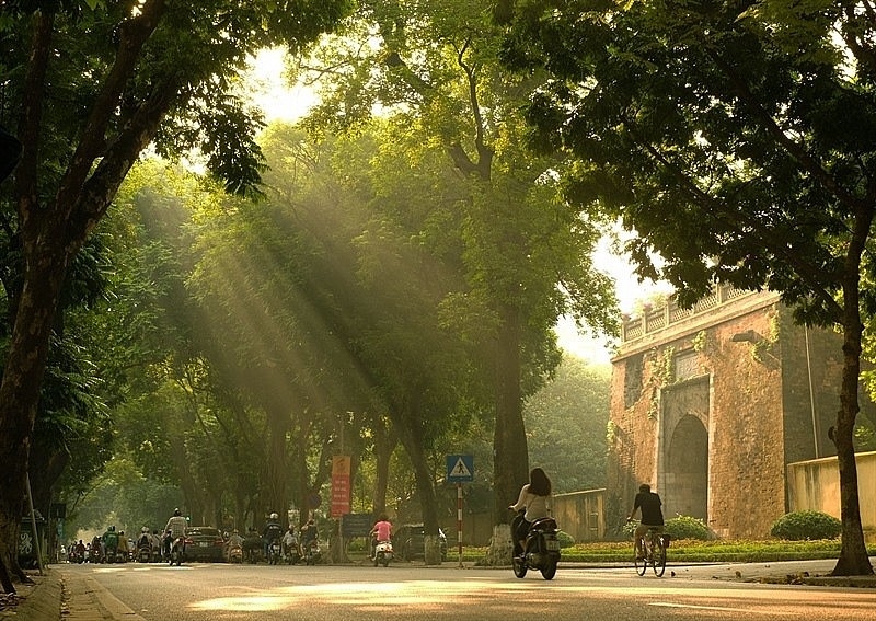 Thời tiết hôm nay (11-7): Hà Nội nắng nóng, gió đông nam cấp 3