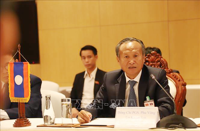 Việt Nam - Lào tăng cường công tác đào tạo bồi dưỡng cán bộ và nghiên cứu