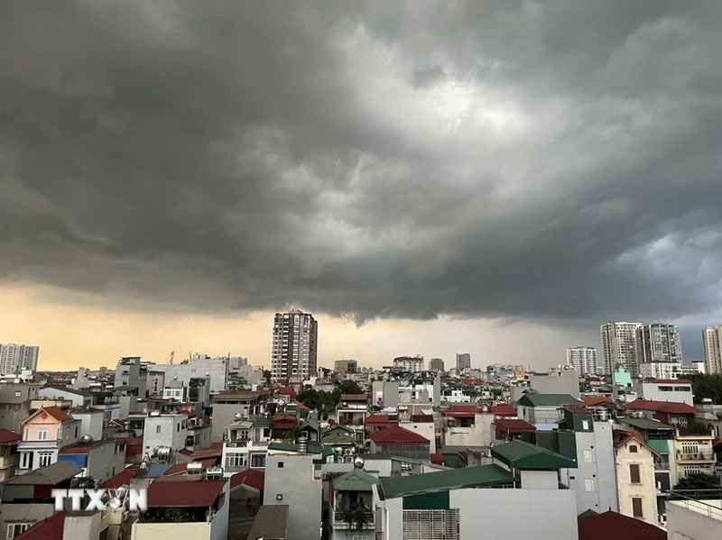 Thời tiết hôm nay (12-7): Phía Tây và Đông Bắc Bộ có mưa rào và dông rải rác