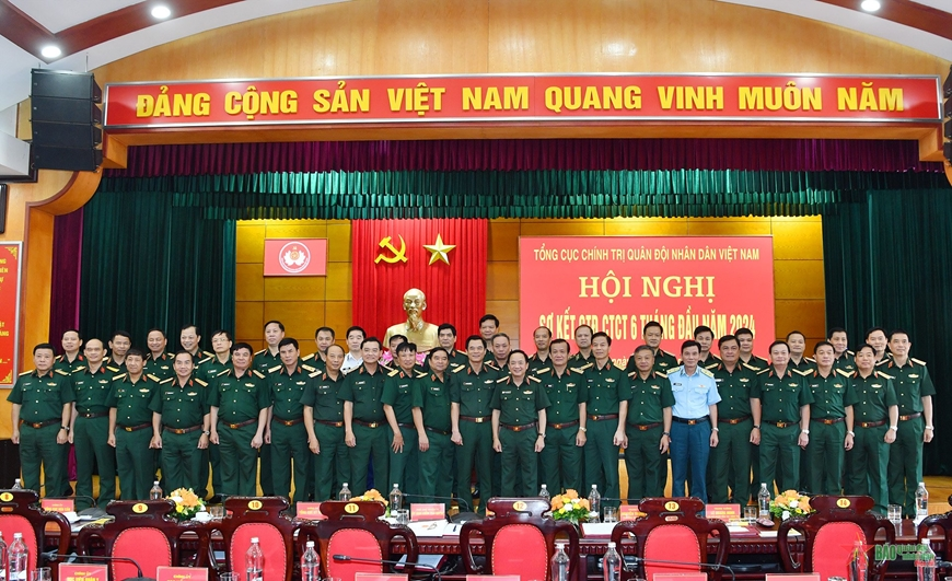 Hoạt động công tác Đảng, công tác chính trị trong toàn quân được lãnh đạo, chỉ đạo chặt chẽ, triển khai đồng bộ, sáng tạo, hiệu quả