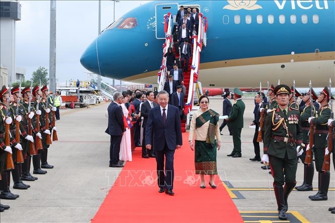 Chủ tịch nước Tô Lâm bắt đầu chuyến thăm cấp Nhà nước tới CHDCND Lào