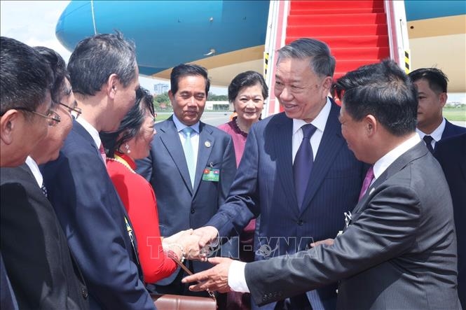 Chủ tịch nước Tô Lâm đến Phnom Penh, bắt đầu thăm cấp Nhà nước Vương quốc Campuchia