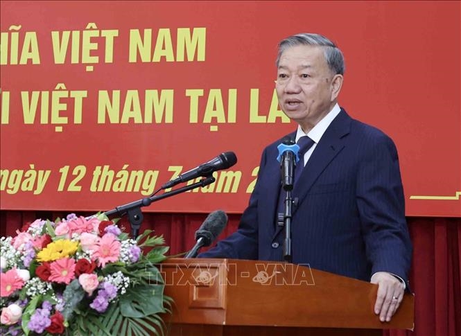 Chủ tịch nước Tô Lâm thăm Đại sứ quán và gặp gỡ cộng đồng người Việt Nam tại Lào