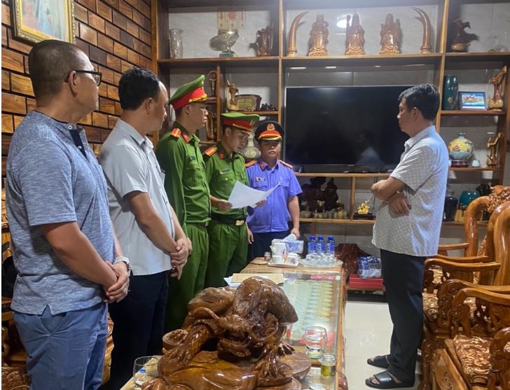 Khởi tố, bắt tạm giam Phó chủ tịch UBND huyện Hướng Hóa (Quảng Trị)