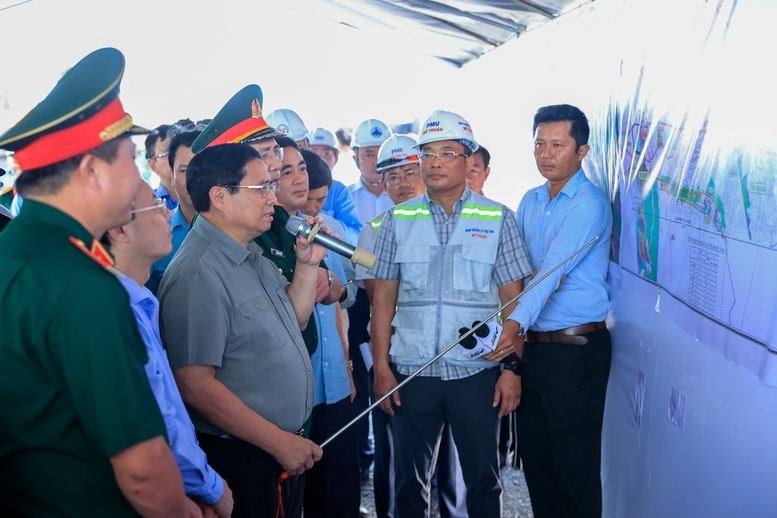 Thủ tướng Phạm Minh Chính kiểm tra Dự án xây dựng đường bộ cao tốc Cần Thơ - Cà Mau