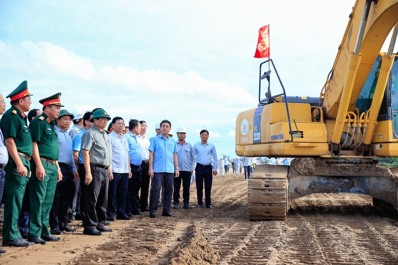 Thủ tướng Phạm Minh Chính kiểm tra Dự án xây dựng đường bộ cao tốc Cần Thơ - Cà Mau