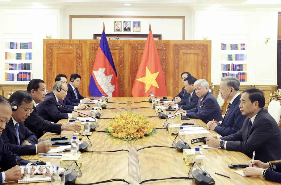 Chủ tịch nước Tô Lâm hội đàm cùng Chủ tịch Đảng Nhân dân Campuchia, Chủ tịch Thượng viện Hun Sen