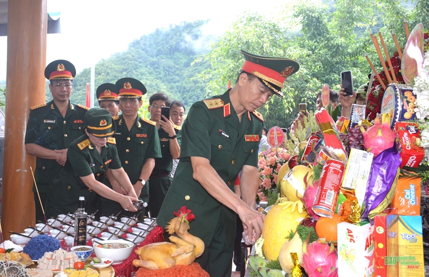 Trung tướng Nguyễn Trọng Bình dự lễ truy điệu và an táng hài cốt liệt sĩ tại Hà Giang