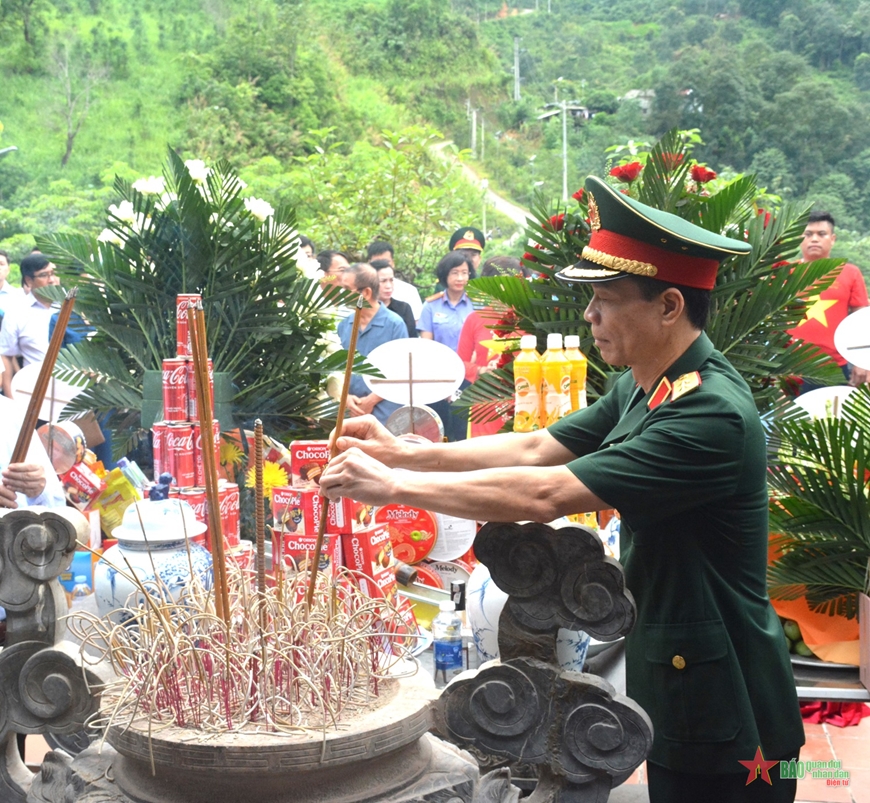 Trung tướng Nguyễn Trọng Bình dự lễ truy điệu và an táng hài cốt liệt sĩ tại Hà Giang