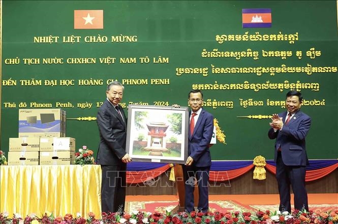 Chủ tịch nước Tô Lâm thăm Đại học Tổng hợp Hoàng gia Phnom Penh