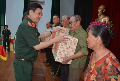 Gallery - 	Cục Tài chính (Bộ Quốc phòng) tri ân người có công tại Điện Biên