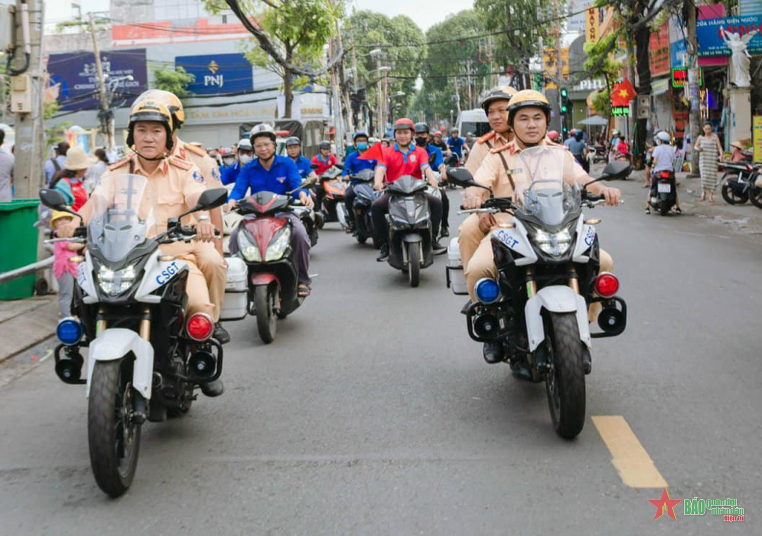 Tuổi trẻ TP Hồ Chí Minh sôi nổi tham gia xây dựng văn hóa giao thông